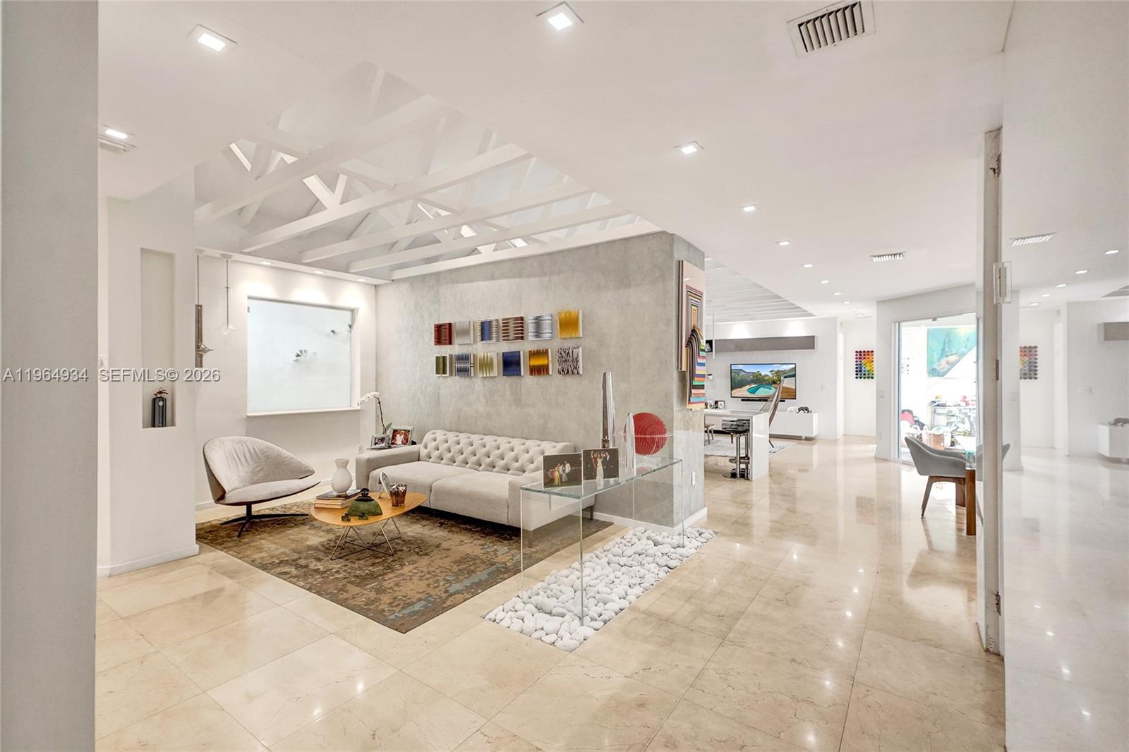 1662 Diplomat Dr Miami, FL 33179