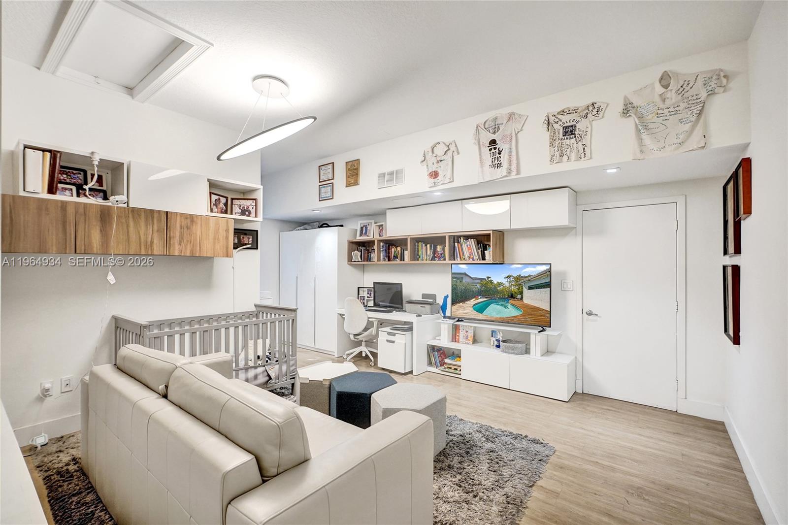 1662 Diplomat Dr Miami, FL 33179