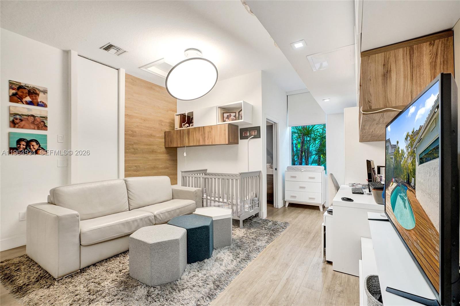 1662 Diplomat Dr Miami, FL 33179