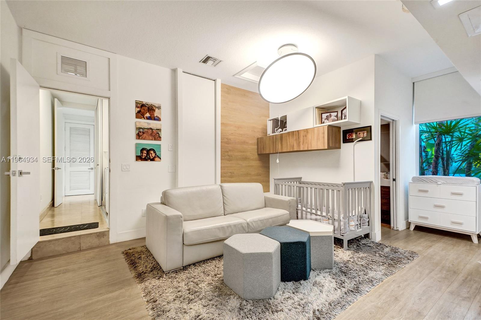 1662 Diplomat Dr Miami, FL 33179