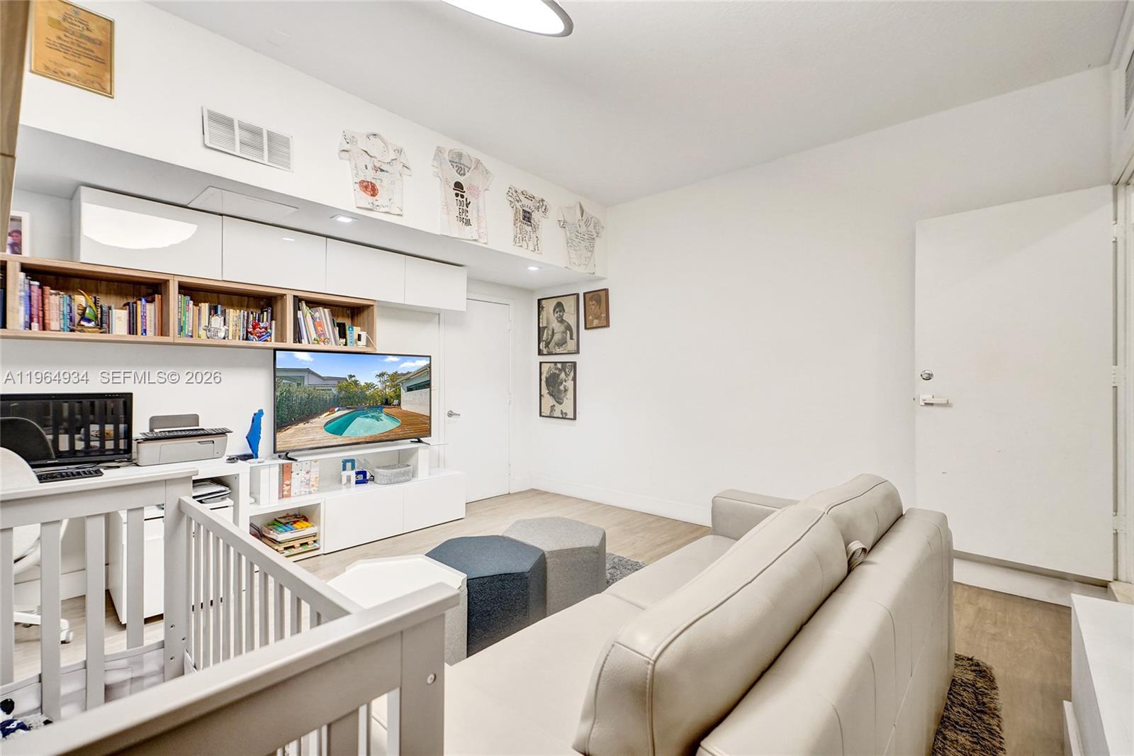 1662 Diplomat Dr Miami, FL 33179