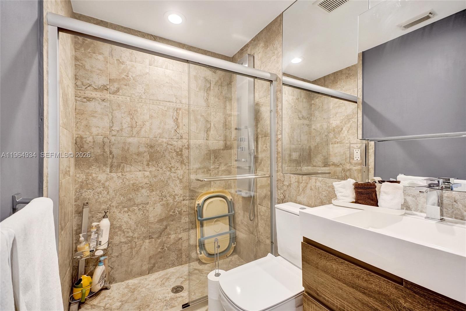 1662 Diplomat Dr Miami, FL 33179