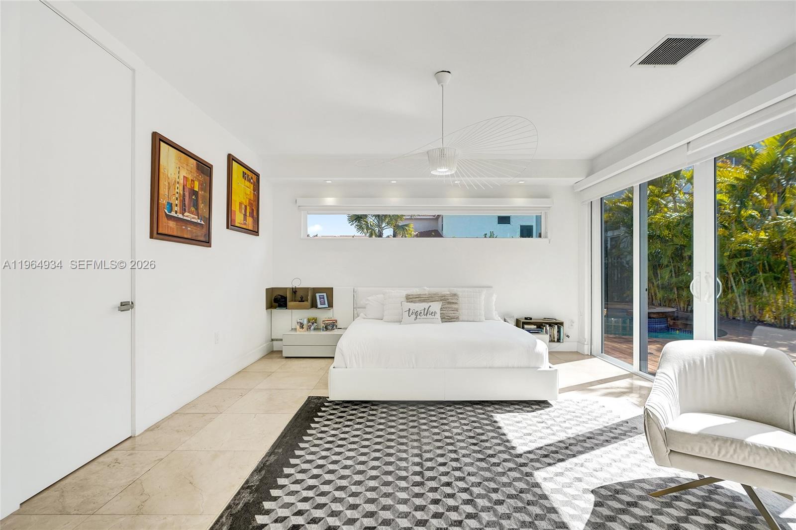 1662 Diplomat Dr Miami, FL 33179