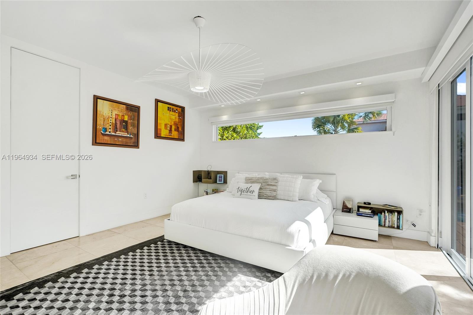 1662 Diplomat Dr Miami, FL 33179