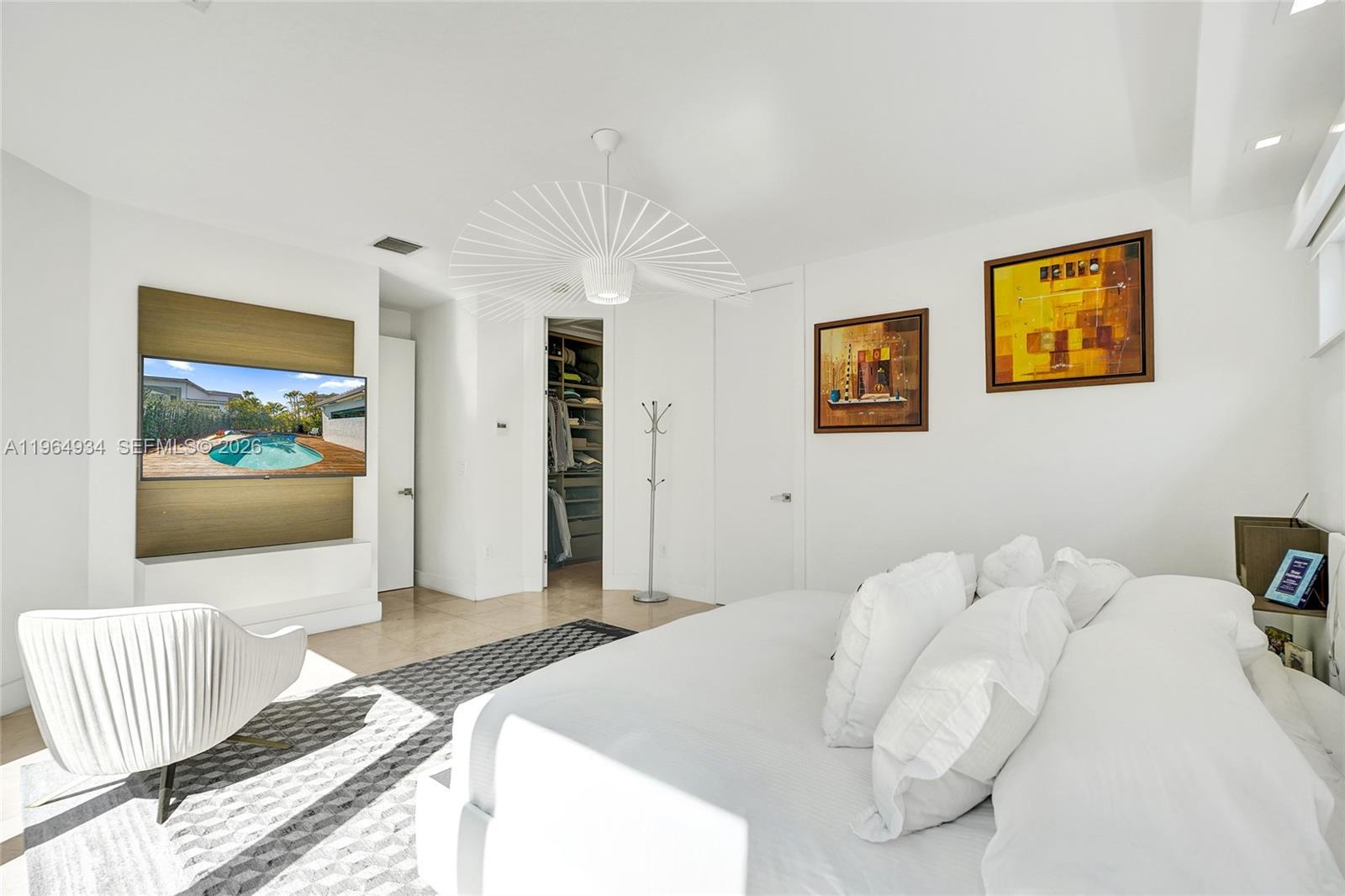 1662 Diplomat Dr Miami, FL 33179