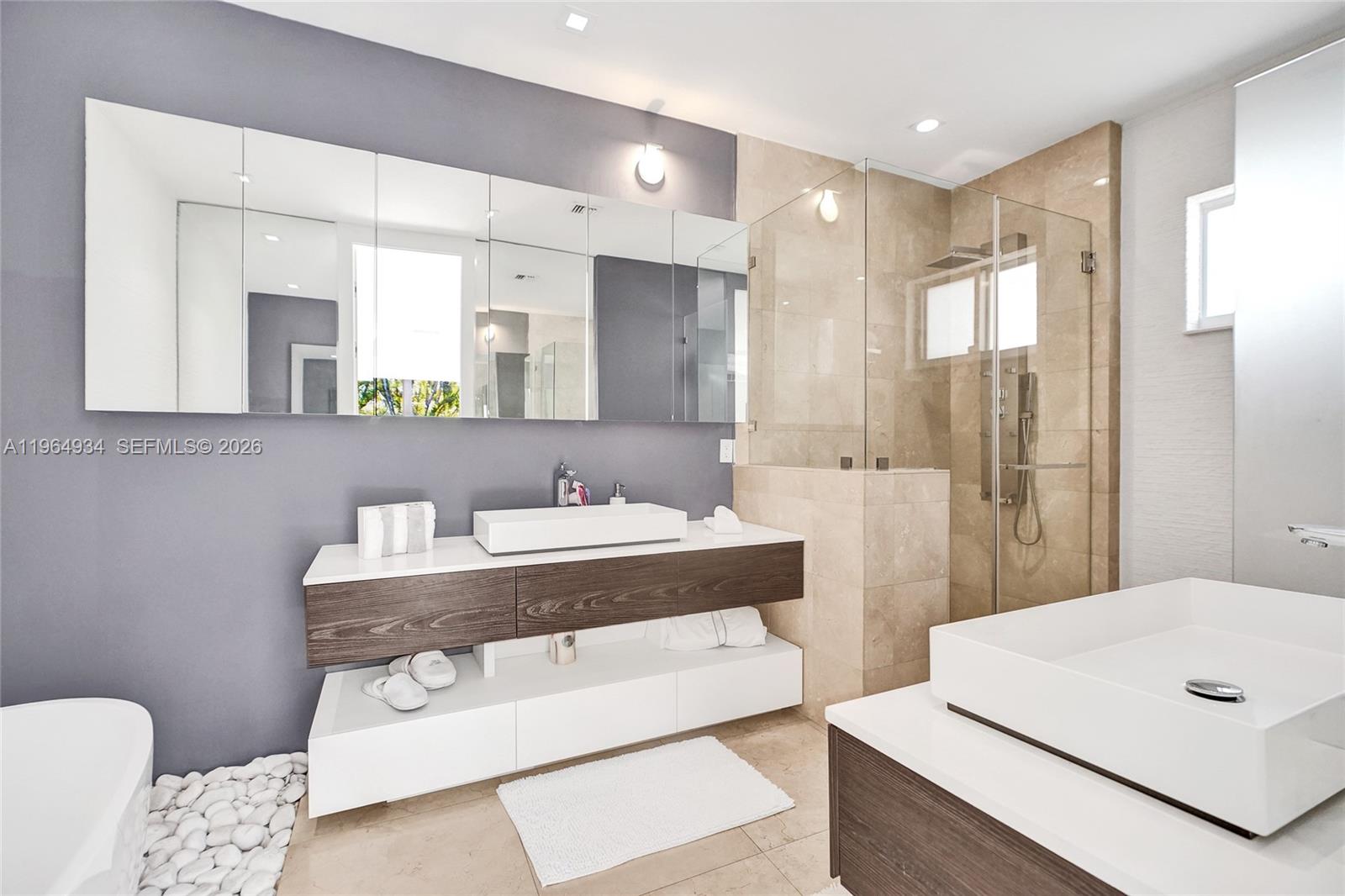 1662 Diplomat Dr Miami, FL 33179