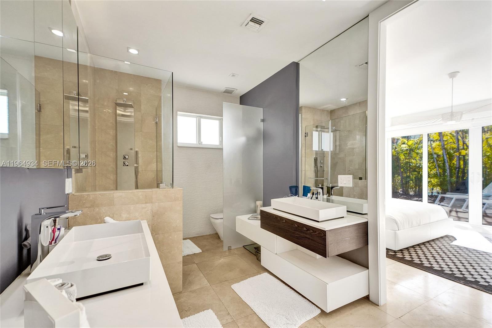 1662 Diplomat Dr Miami, FL 33179