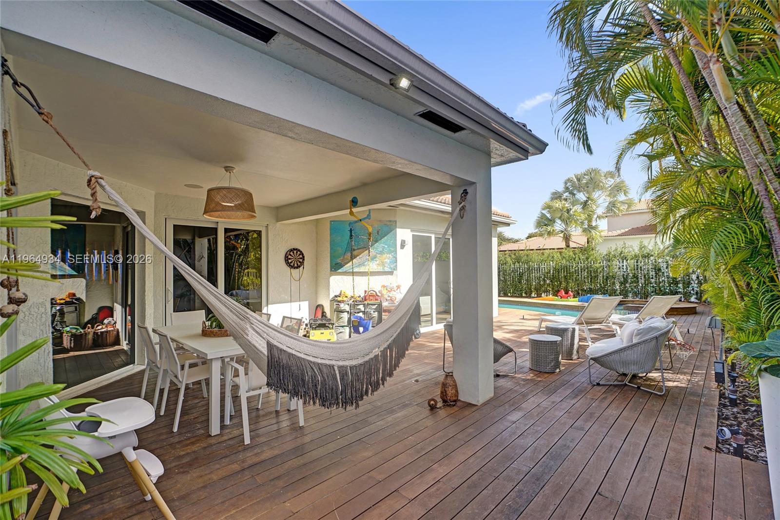 1662 Diplomat Dr Miami, FL 33179