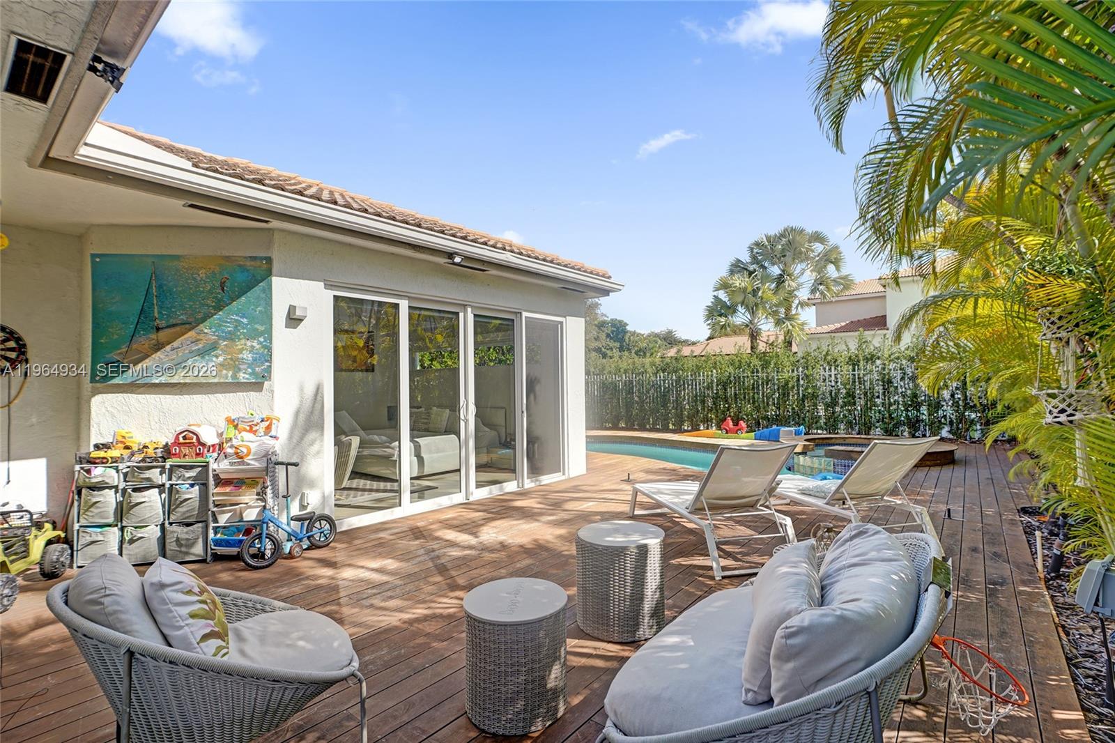 1662 Diplomat Dr Miami, FL 33179