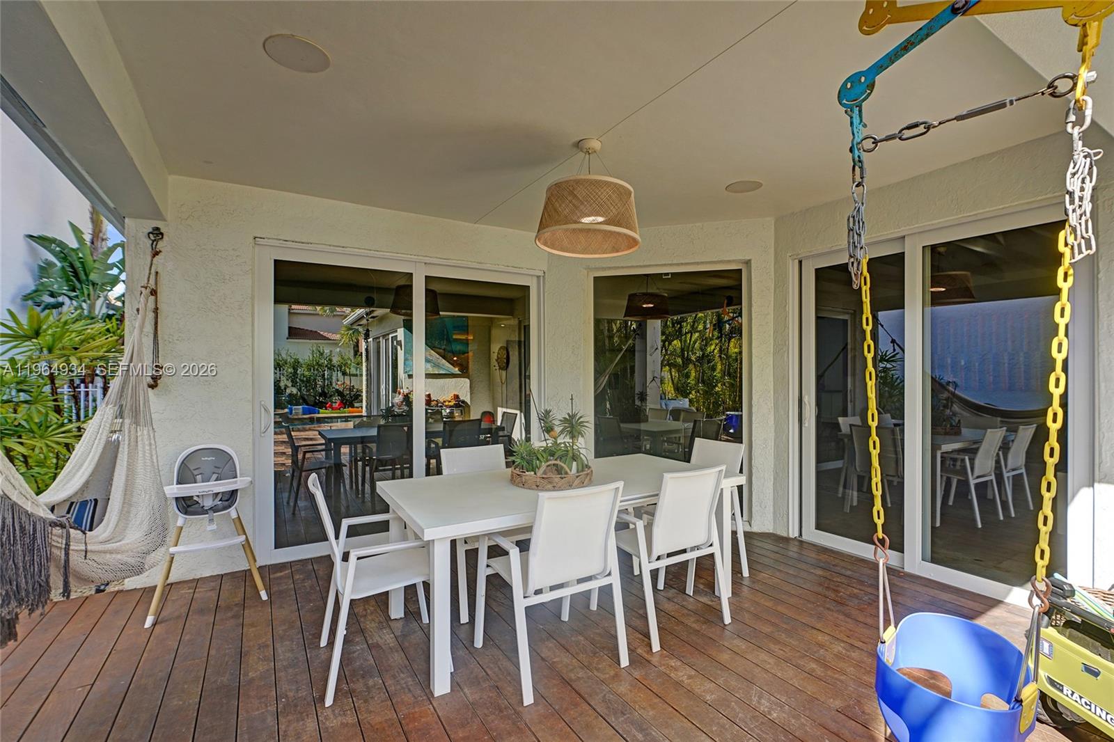 1662 Diplomat Dr Miami, FL 33179