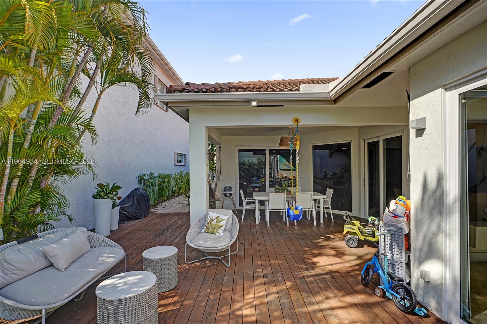 1662 Diplomat Dr Miami, FL 33179