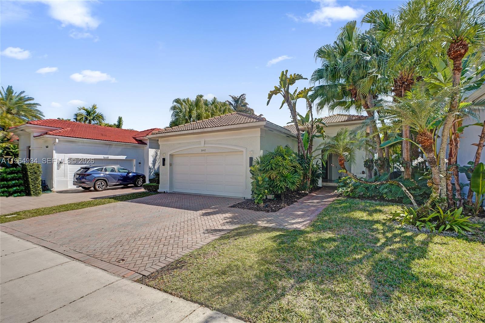 1662 Diplomat Dr Miami, FL 33179