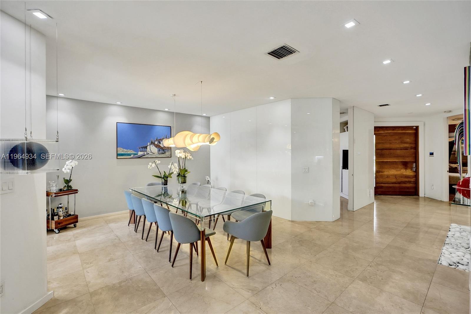 1662 Diplomat Dr Miami, FL 33179