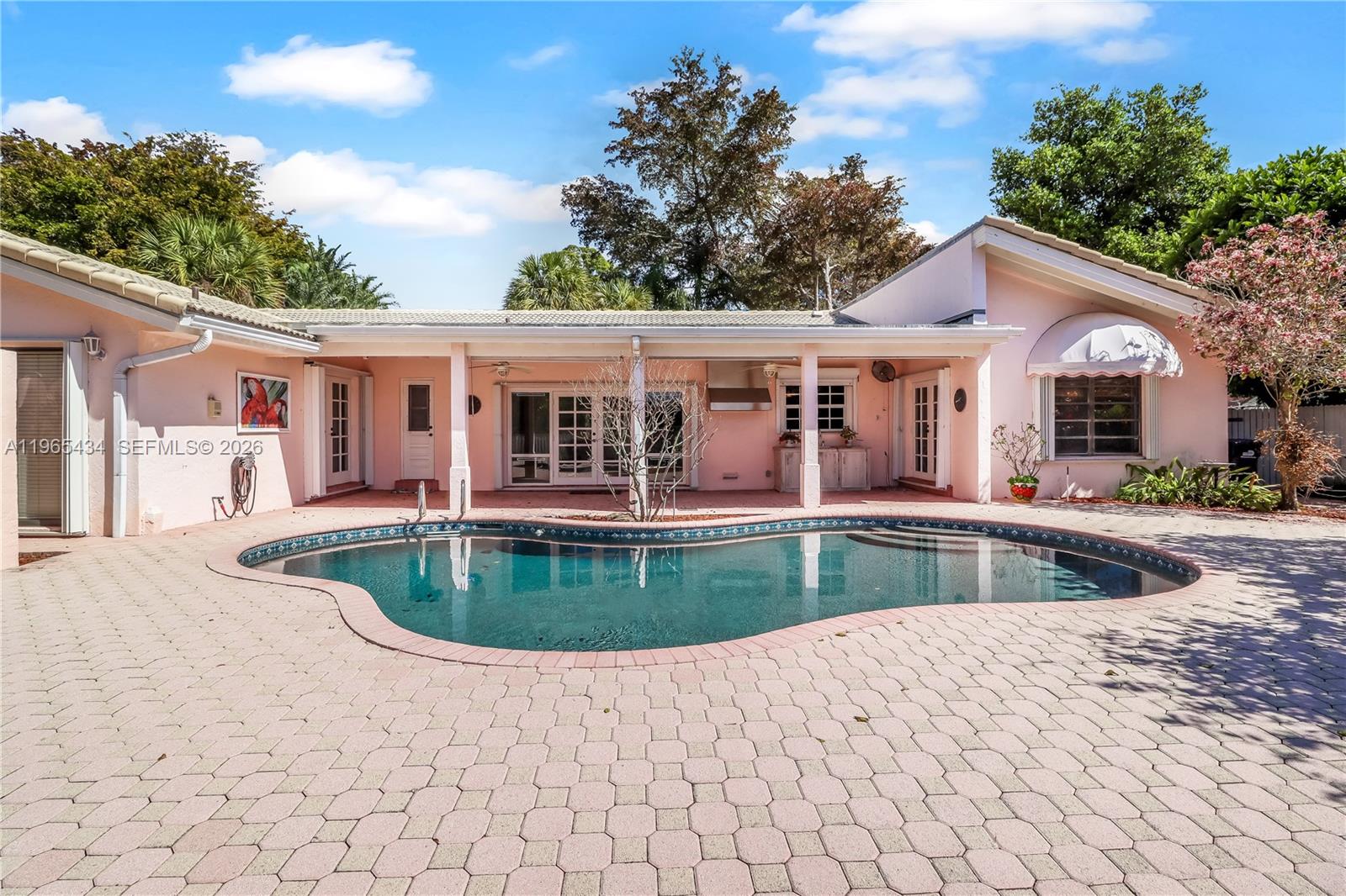 9620 E Calusa Clb Dr Miami, FL 33186