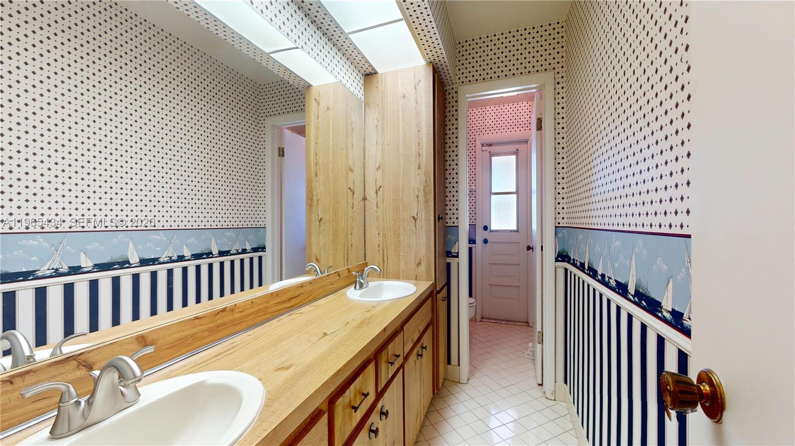 9620 E Calusa Clb Dr Miami, FL 33186