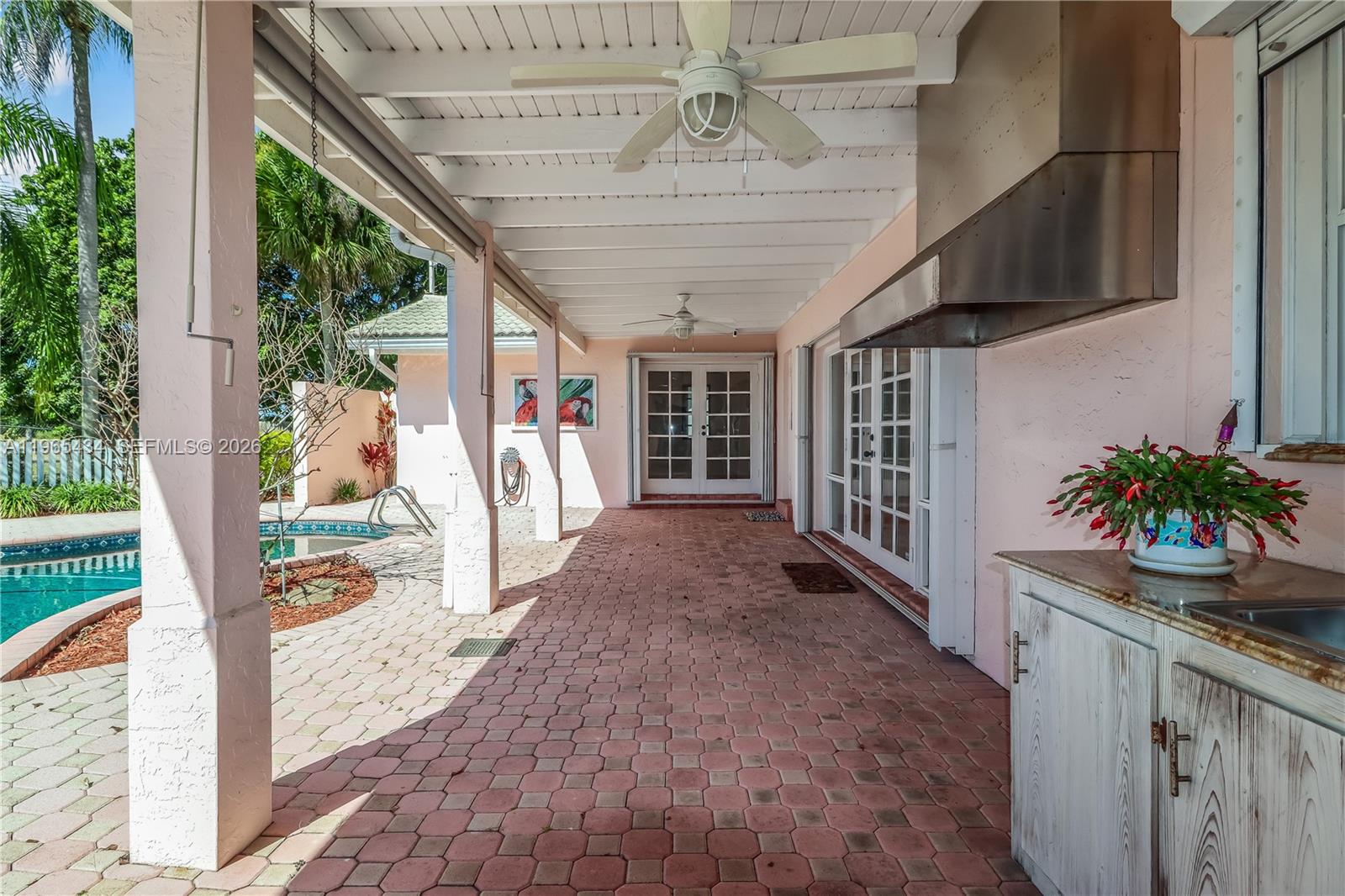 9620 E Calusa Clb Dr Miami, FL 33186