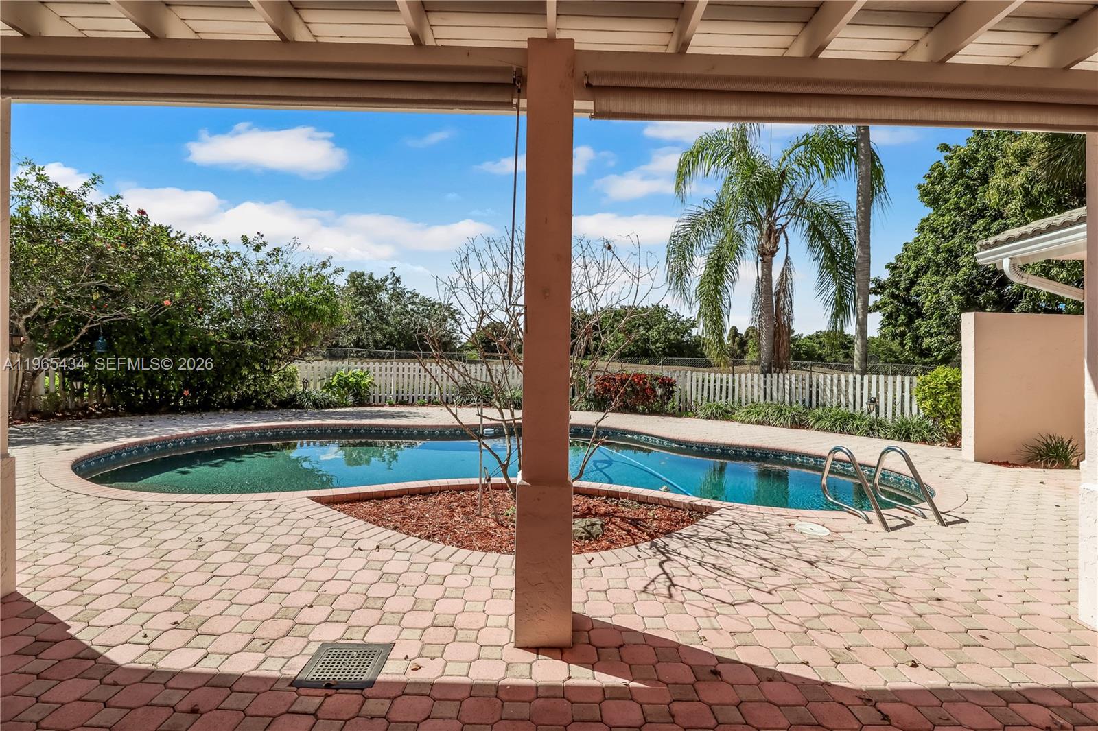 9620 E Calusa Clb Dr Miami, FL 33186