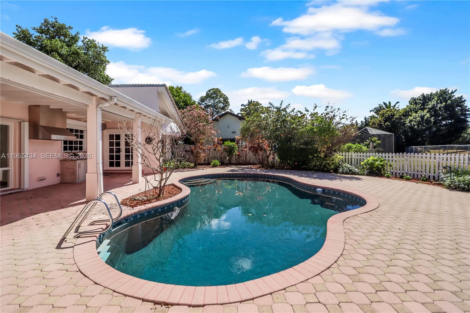 9620 E Calusa Clb Dr Miami, FL 33186