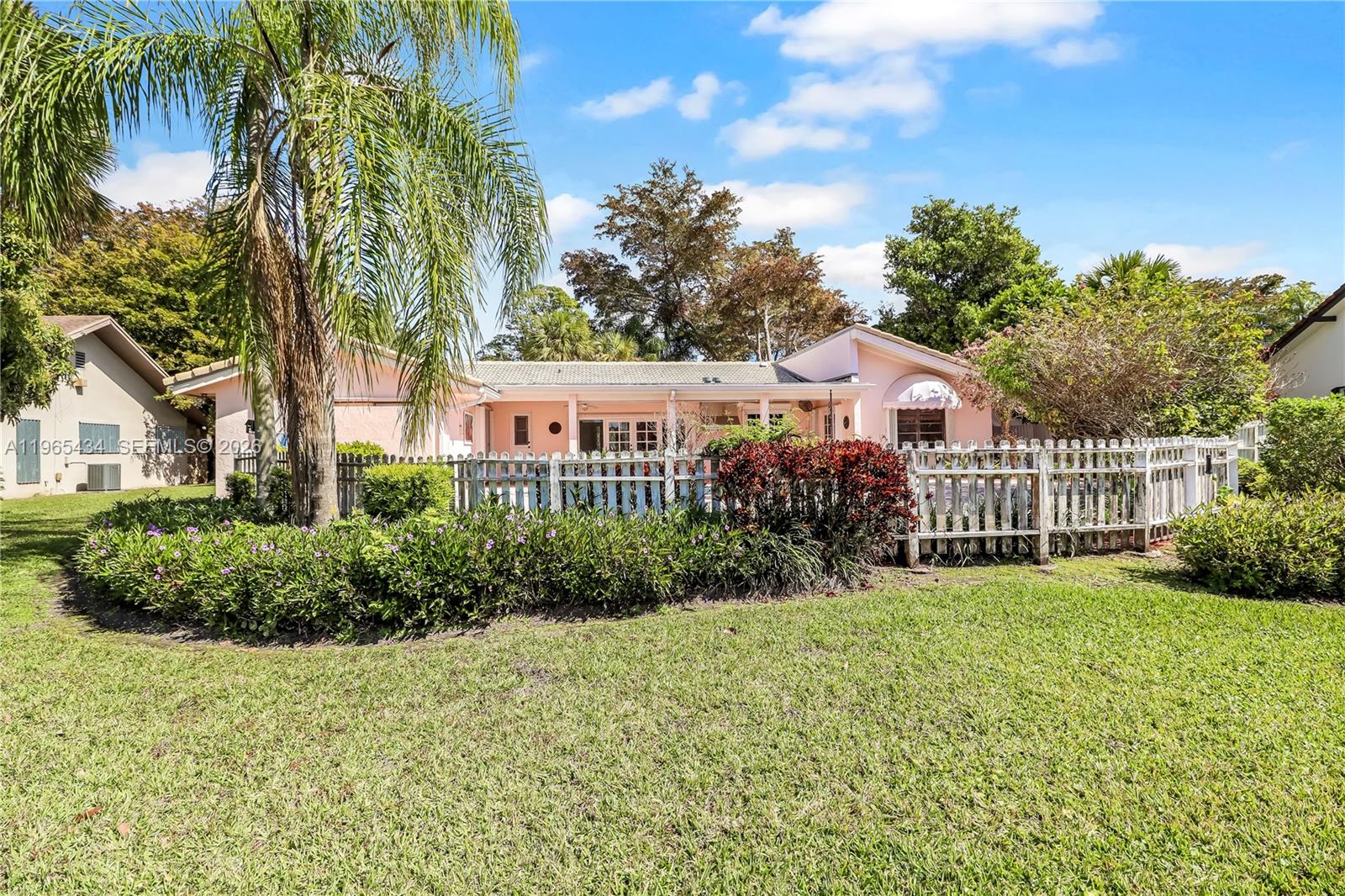 9620 E Calusa Clb Dr Miami, FL 33186