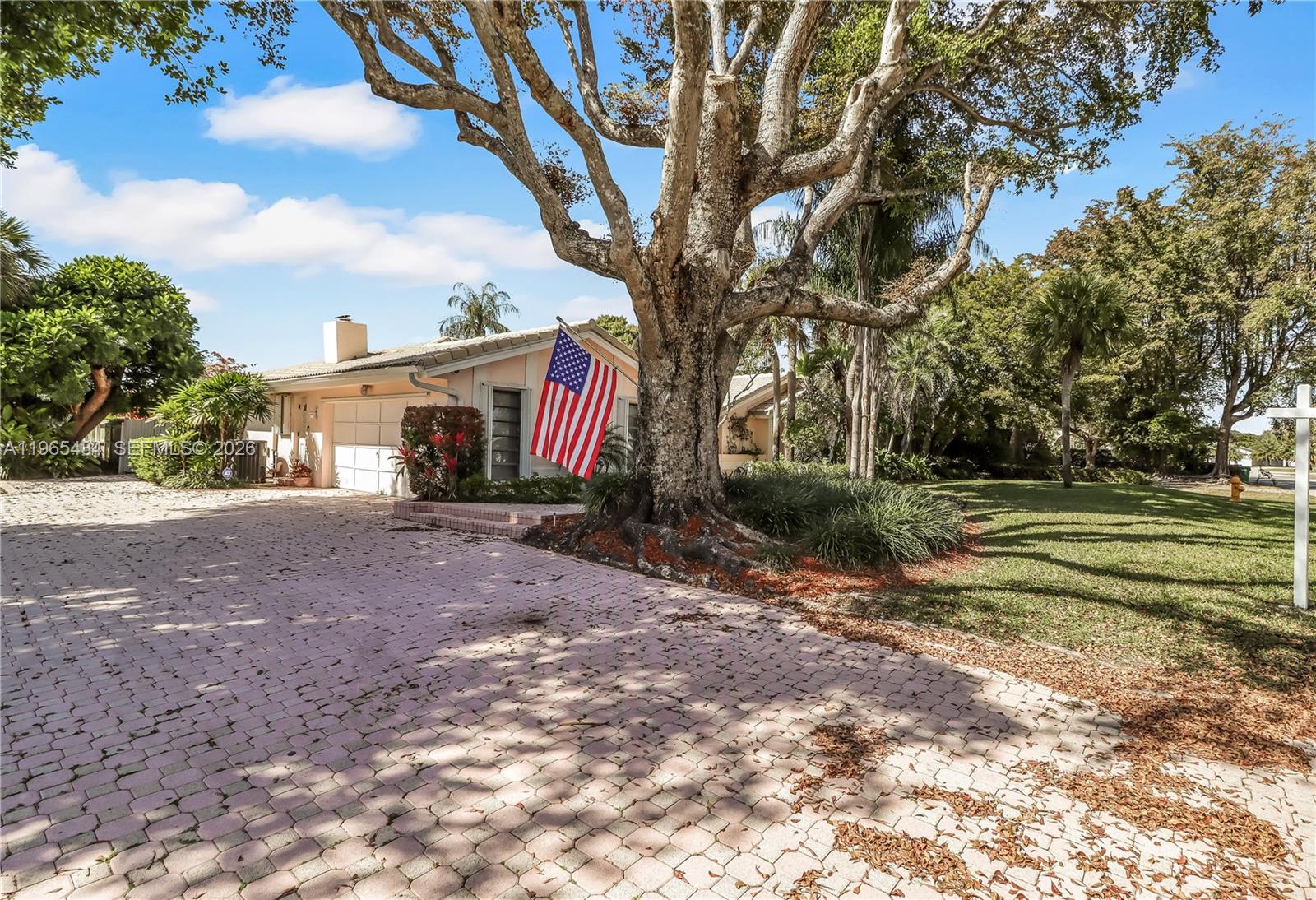 9620 E Calusa Clb Dr Miami, FL 33186