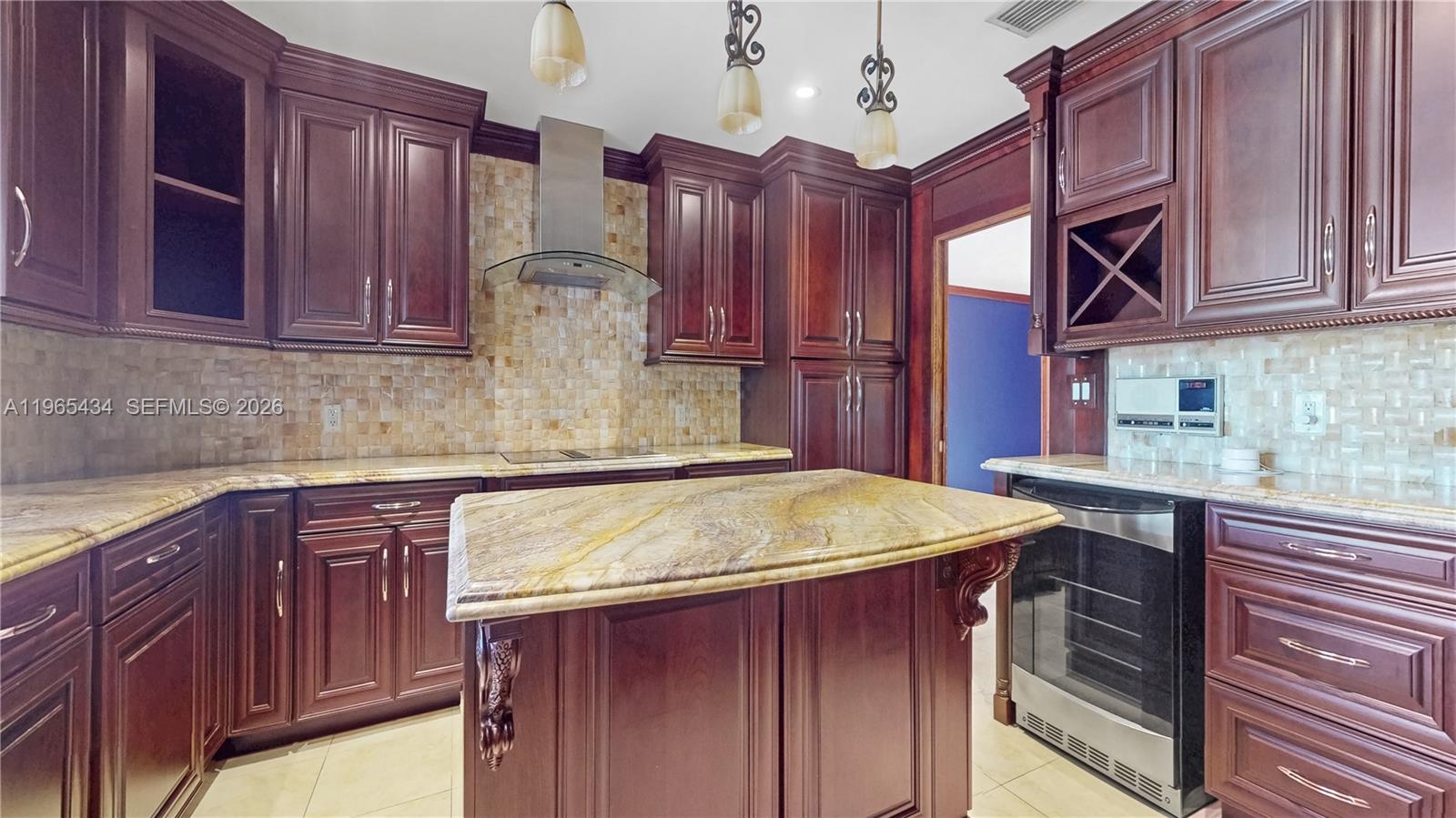 9620 E Calusa Clb Dr Miami, FL 33186