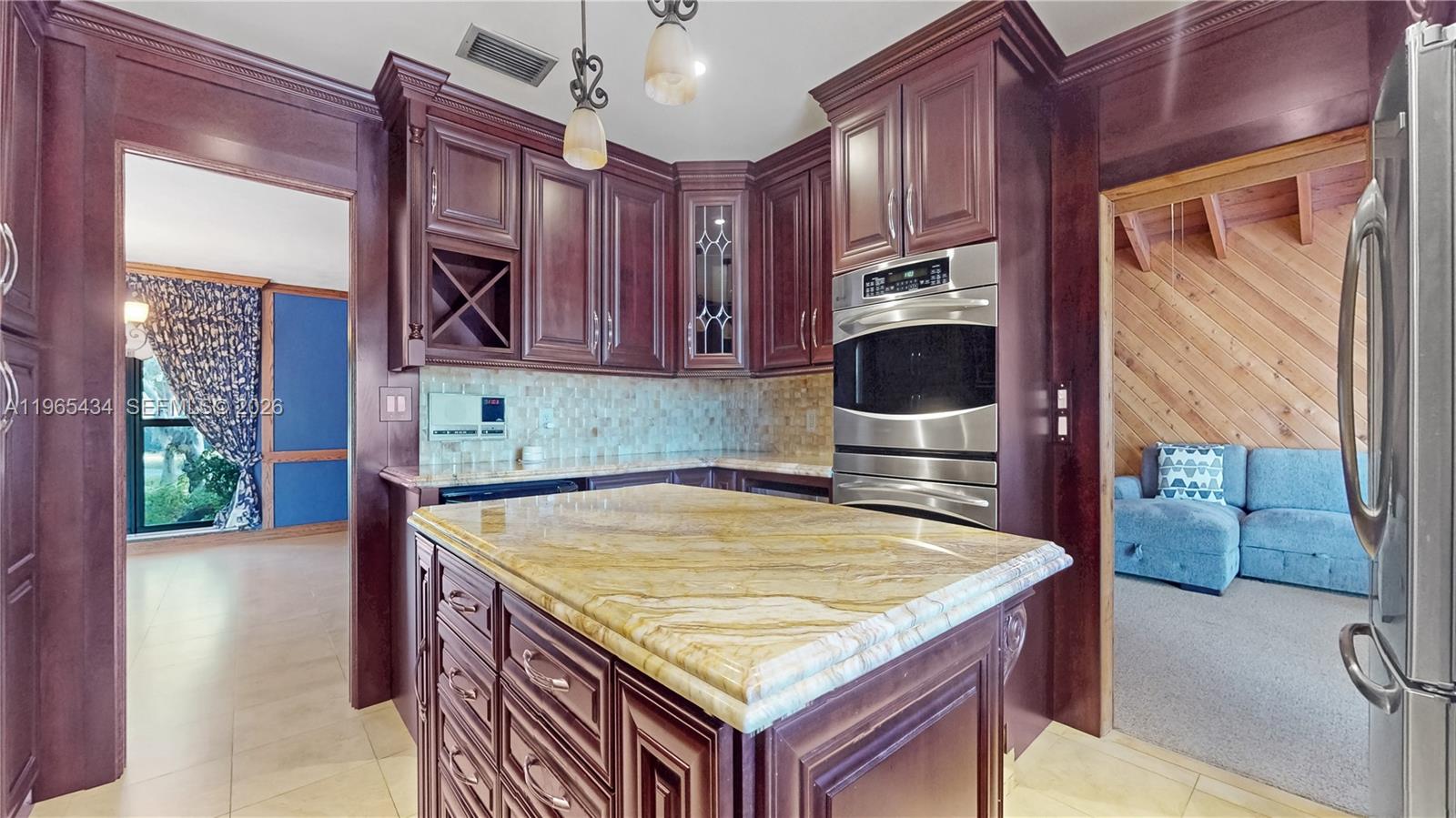 9620 E Calusa Clb Dr Miami, FL 33186