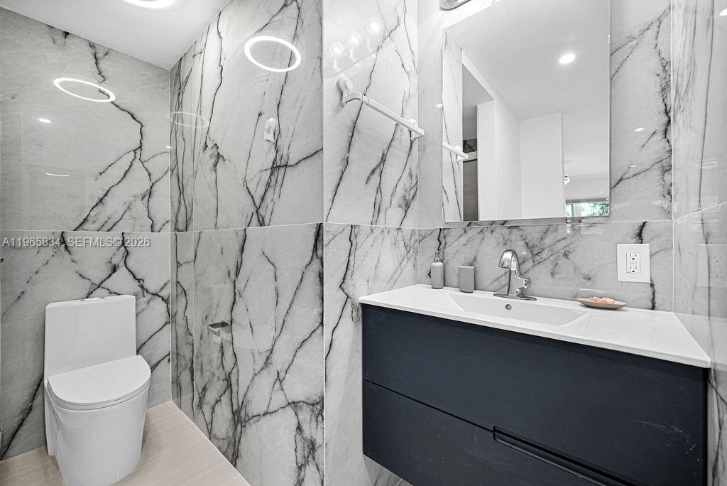 410 SE 2nd St #223 Hallandale Beach, FL 33009