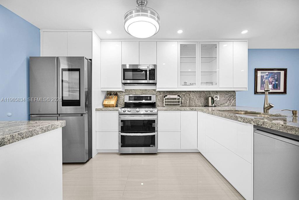 410 SE 2nd St #223 Hallandale Beach, FL 33009