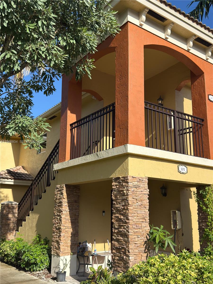 930 NE 34th Ave #201