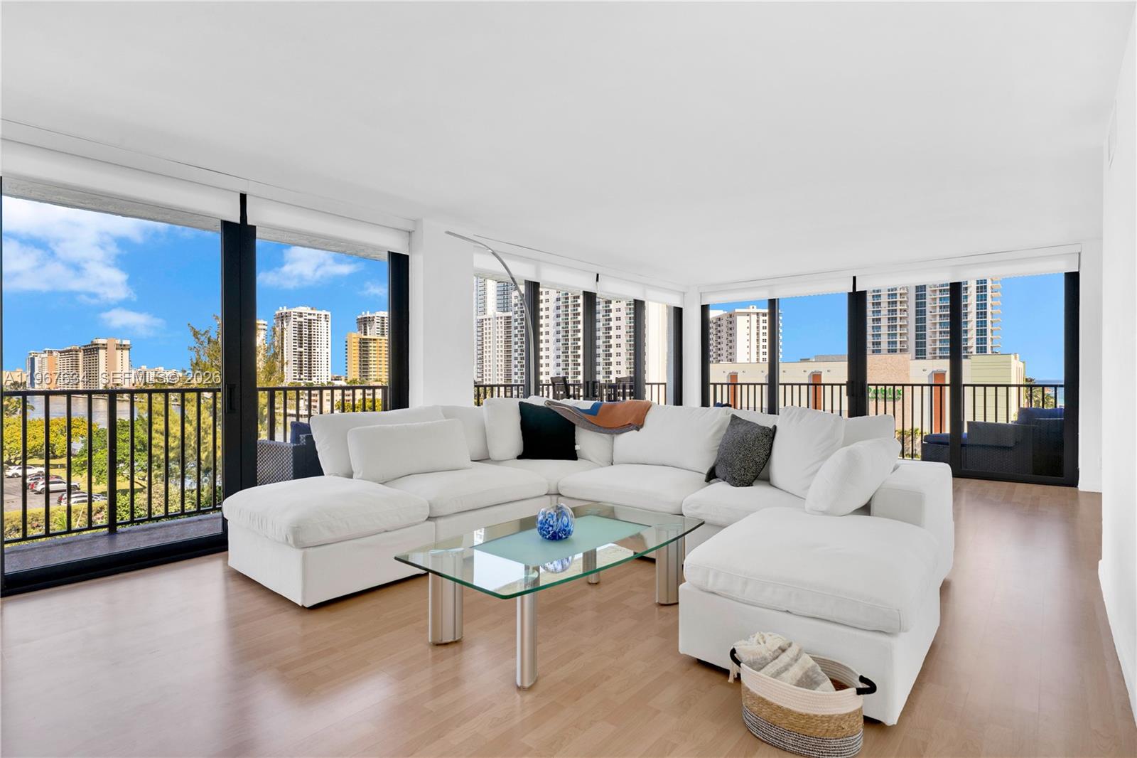 600 Parkview Dr #621 Hallandale Beach, FL 33009