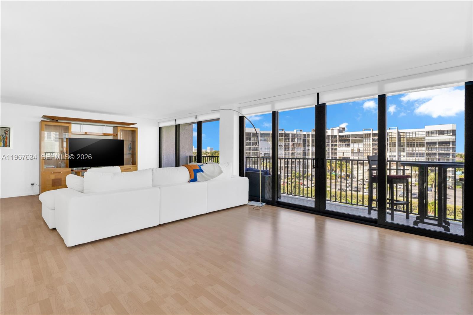 600 Parkview Dr #621 Hallandale Beach, FL 33009