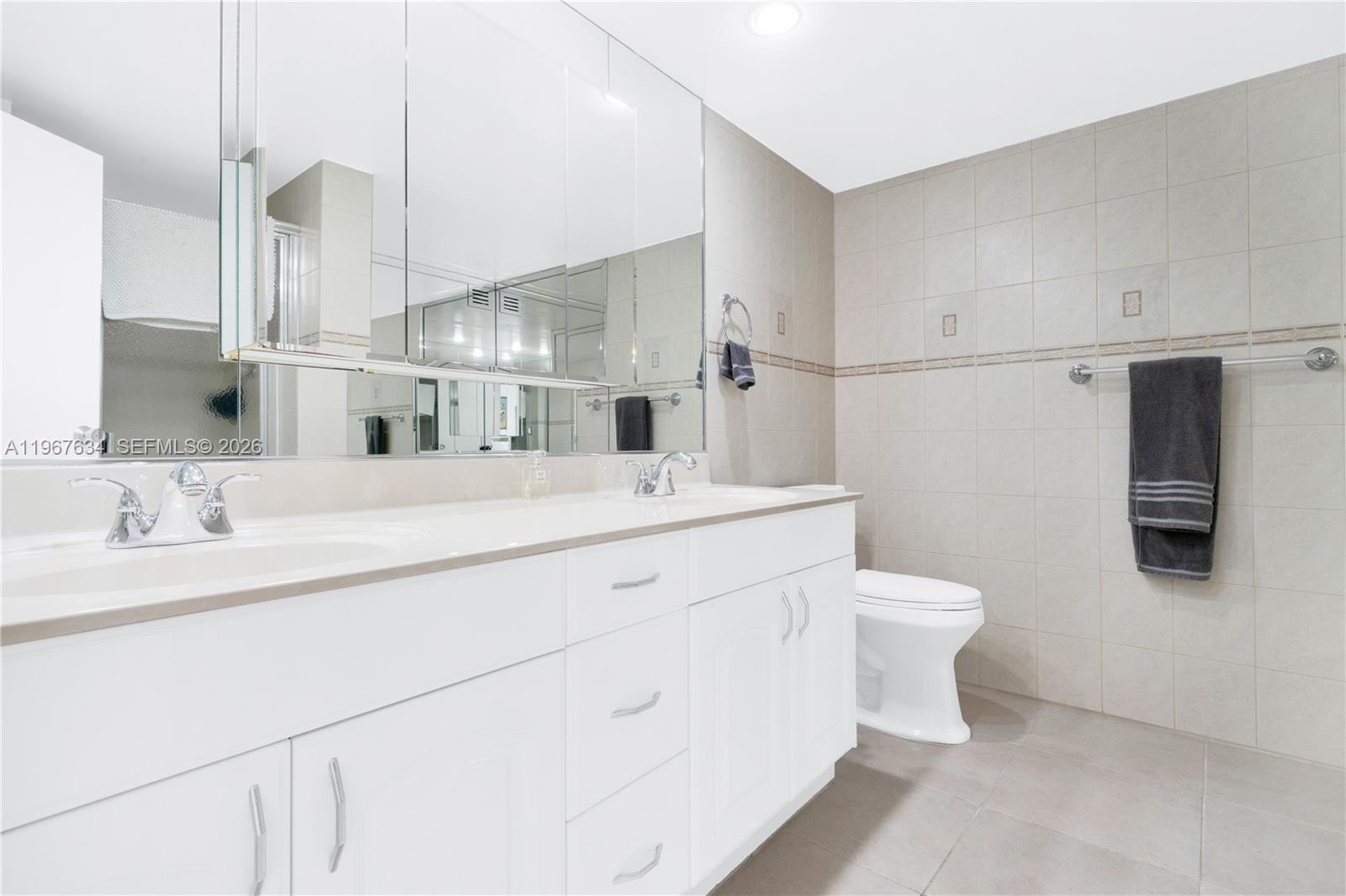 600 Parkview Dr #621 Hallandale Beach, FL 33009