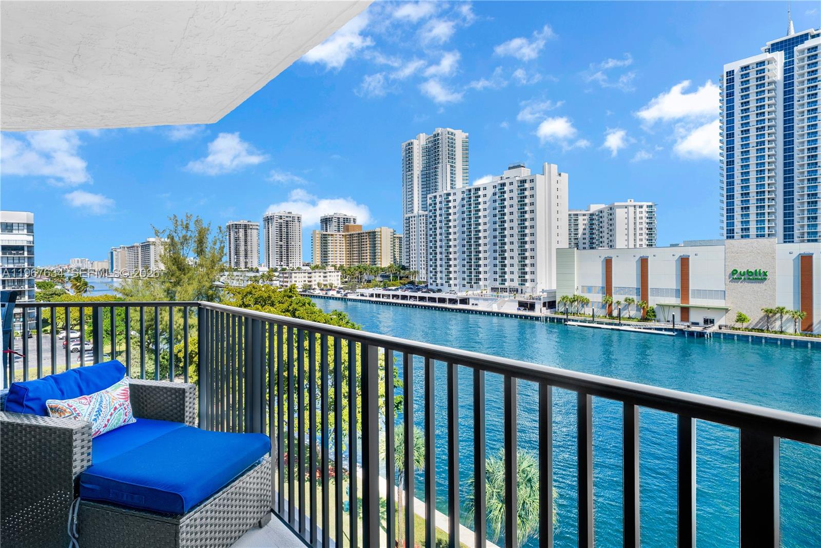 600 Parkview Dr #621 Hallandale Beach, FL 33009