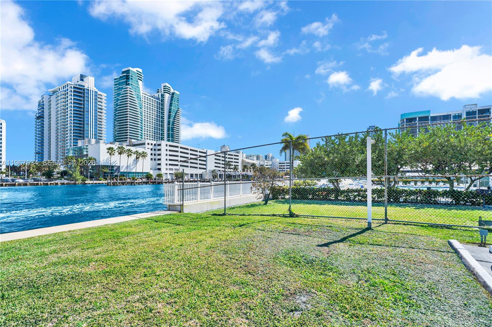 600 Parkview Dr #621 Hallandale Beach, FL 33009