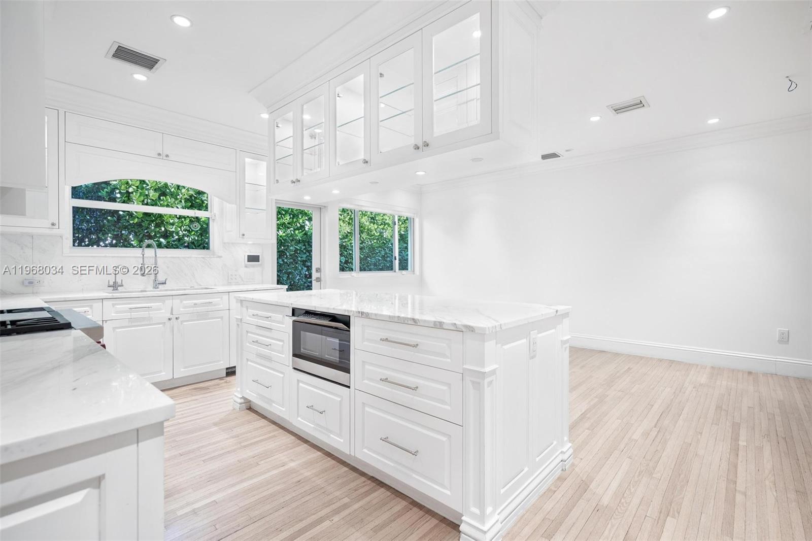 10121 E Broadview Dr Bay Harbor Islands, FL 33154