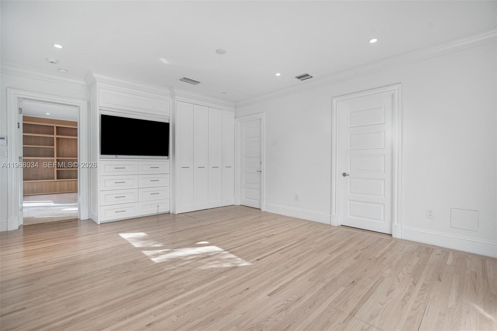 10121 E Broadview Dr Bay Harbor Islands, FL 33154