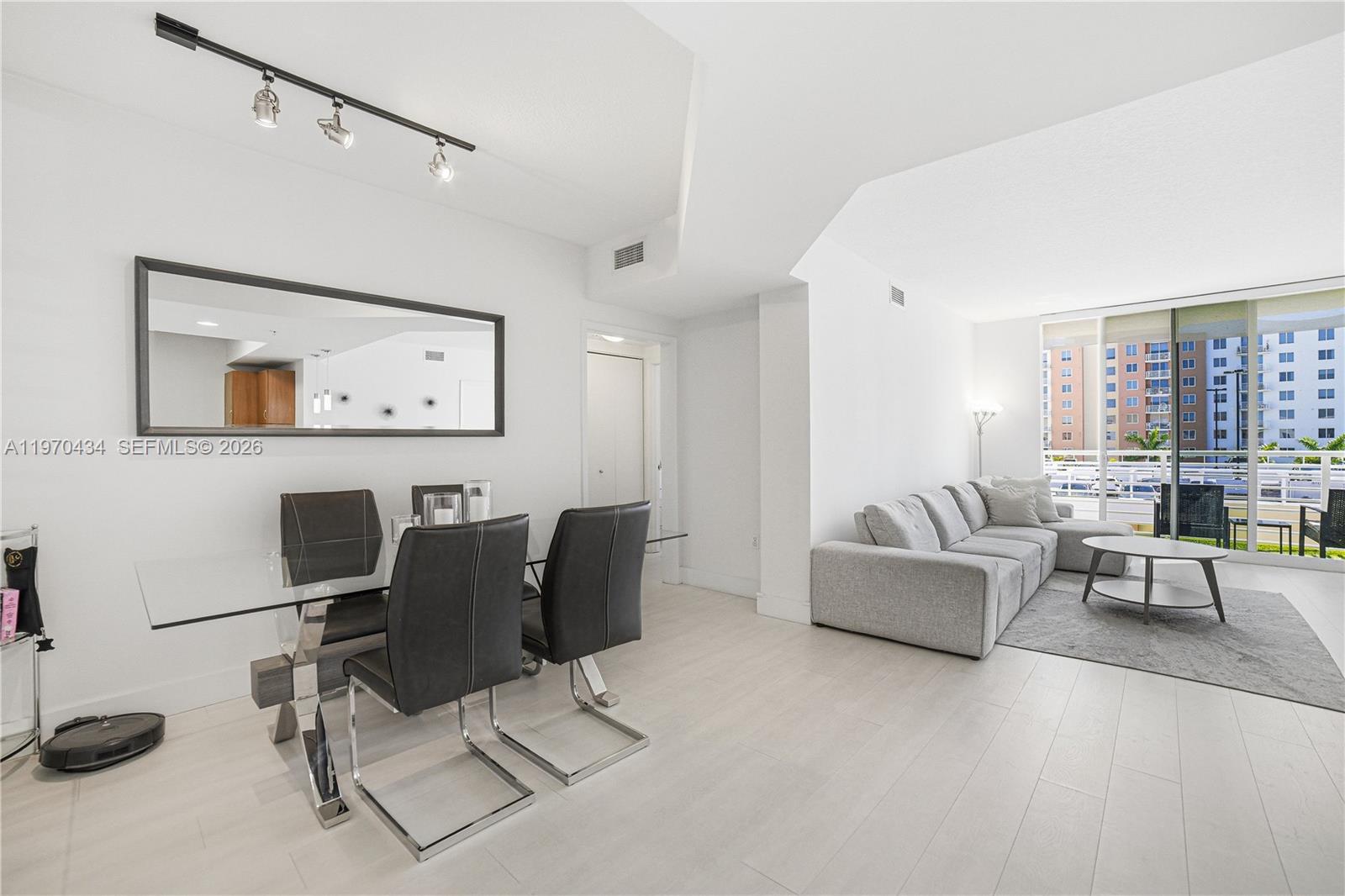 image The Venture at Aventura0