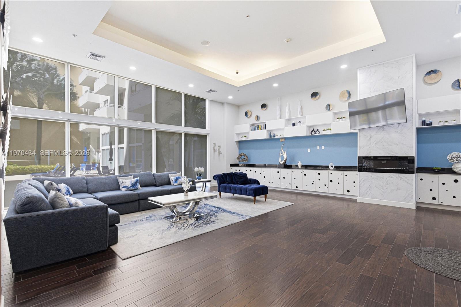 image The Venture at Aventura25