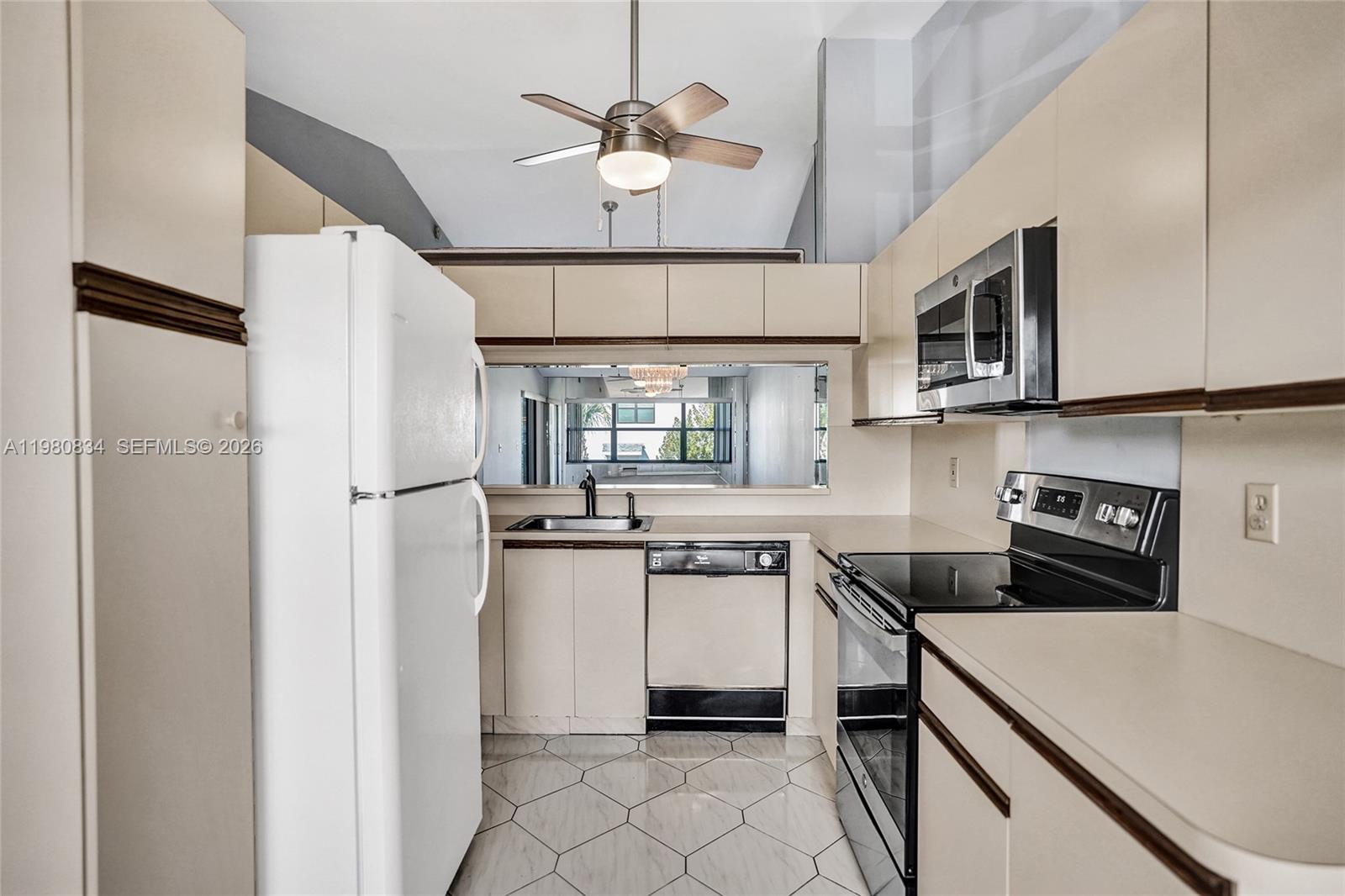 7681 Tahiti Ln #205 Lake Worth, FL 33467