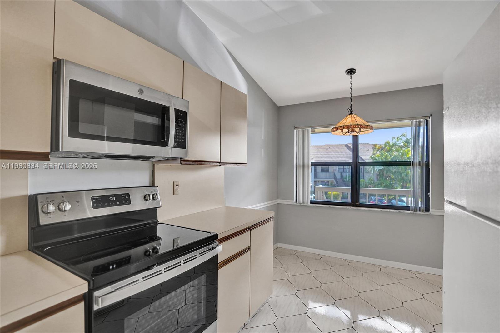 7681 Tahiti Ln #205 Lake Worth, FL 33467