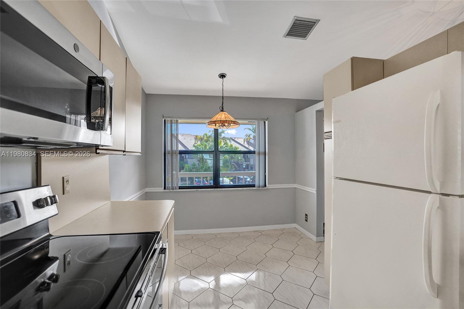 7681 Tahiti Ln #205 Lake Worth, FL 33467