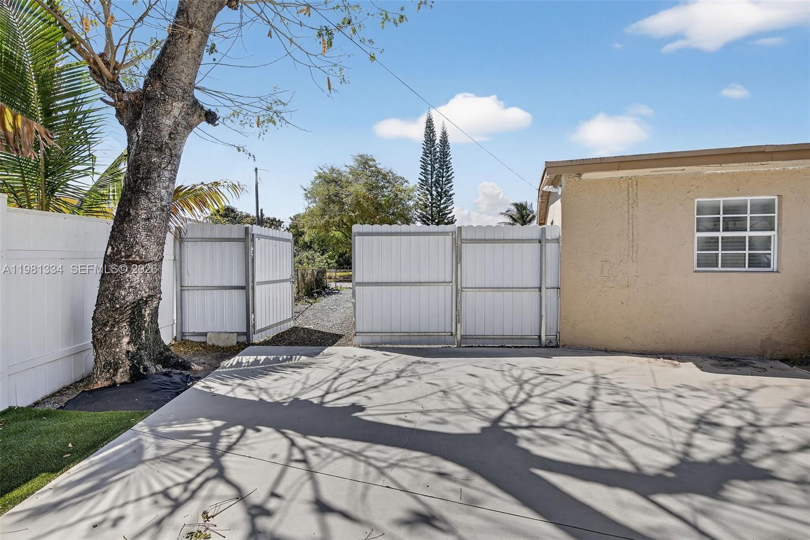 3220 NW 2nd St Lauderhill, FL 33311