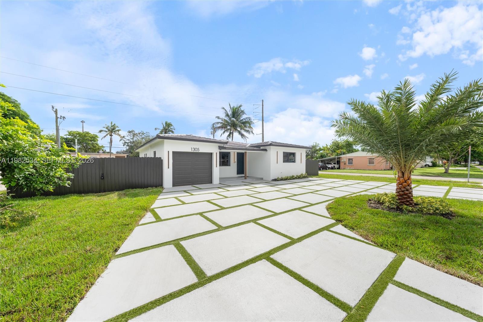 1305 N 31st Rd Hollywood, FL 33021