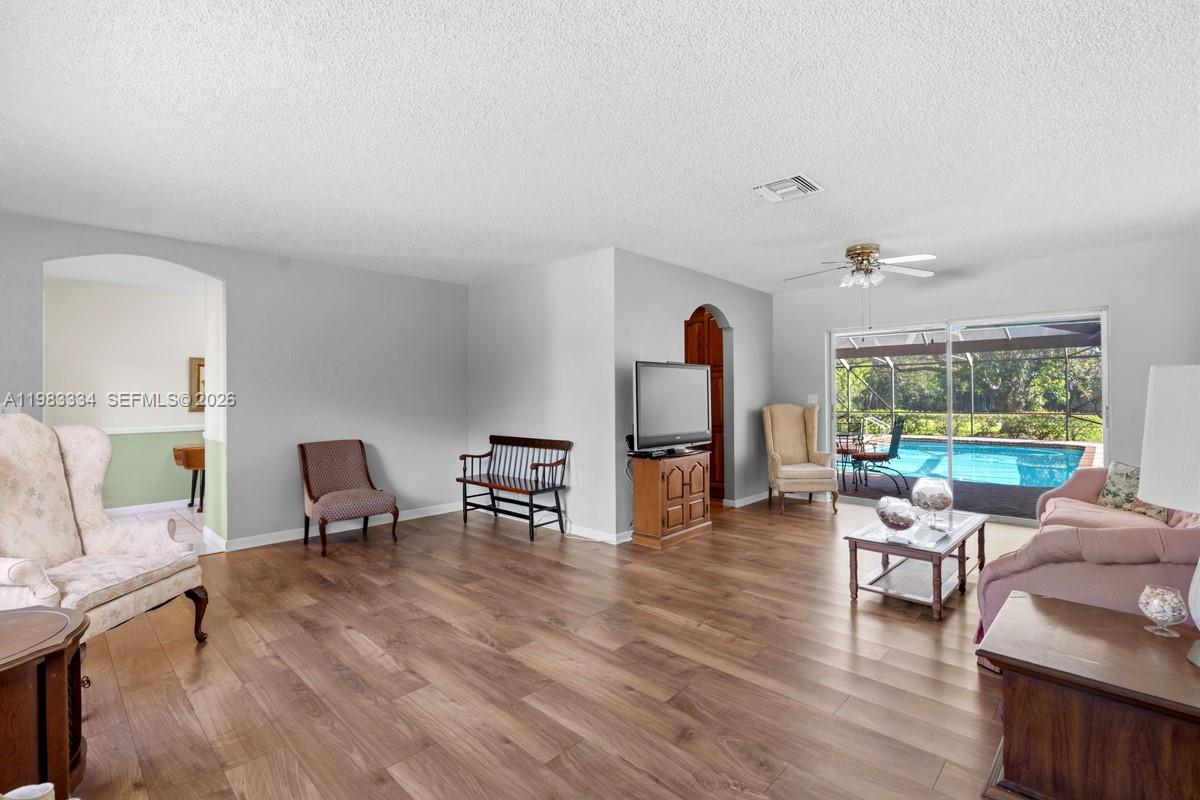 10930 SW 27th Ct Davie, FL 33328