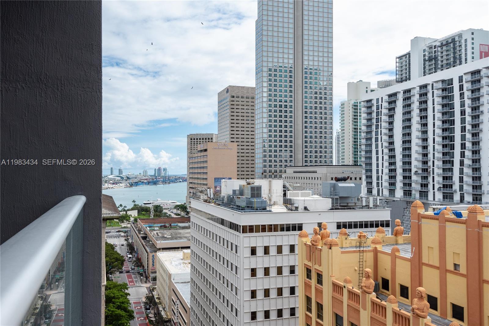 151 SE 1st St #1709 Miami, FL 33131