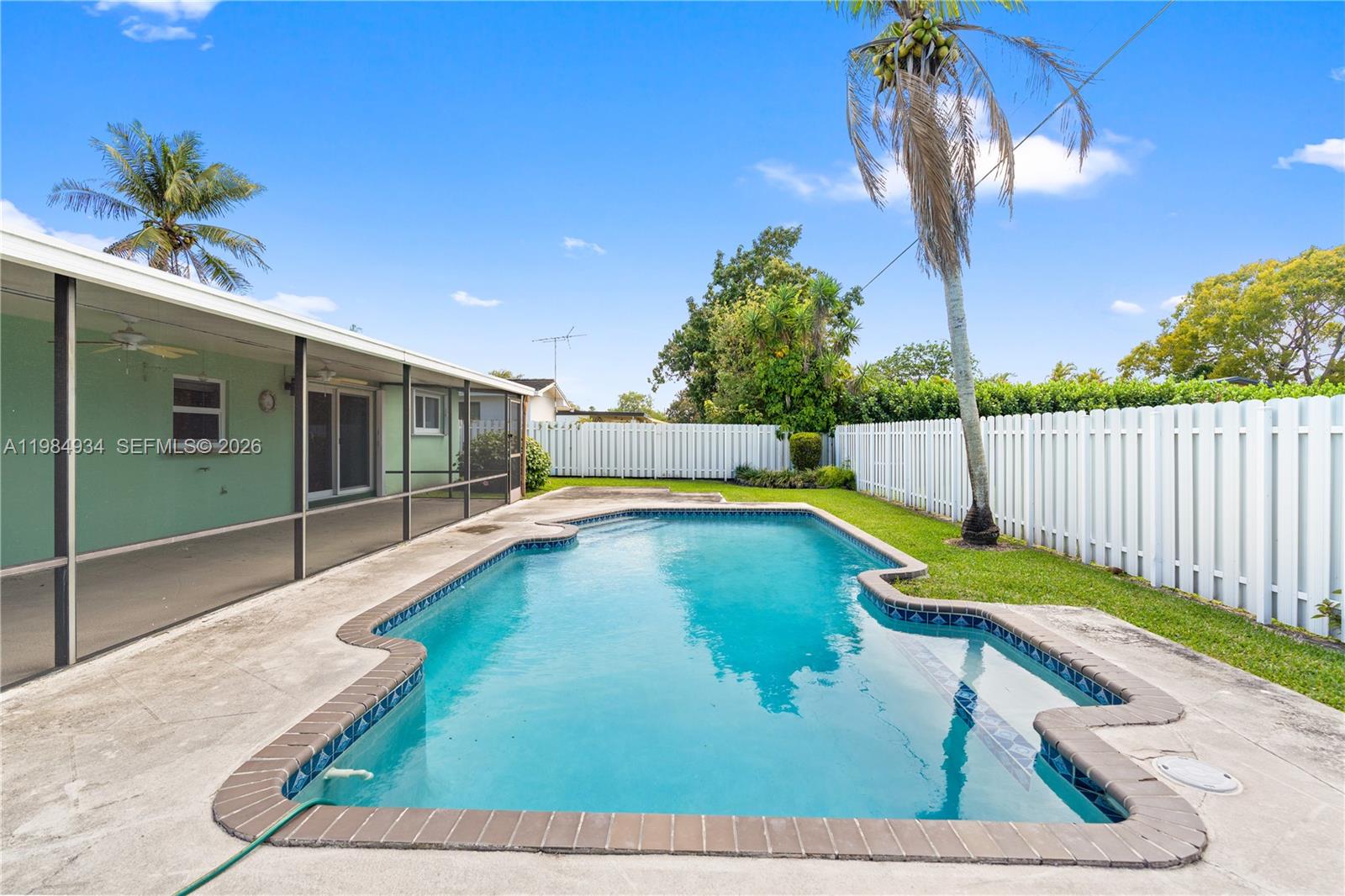 19900 SW 87th Ct Cutler Bay, FL 33157