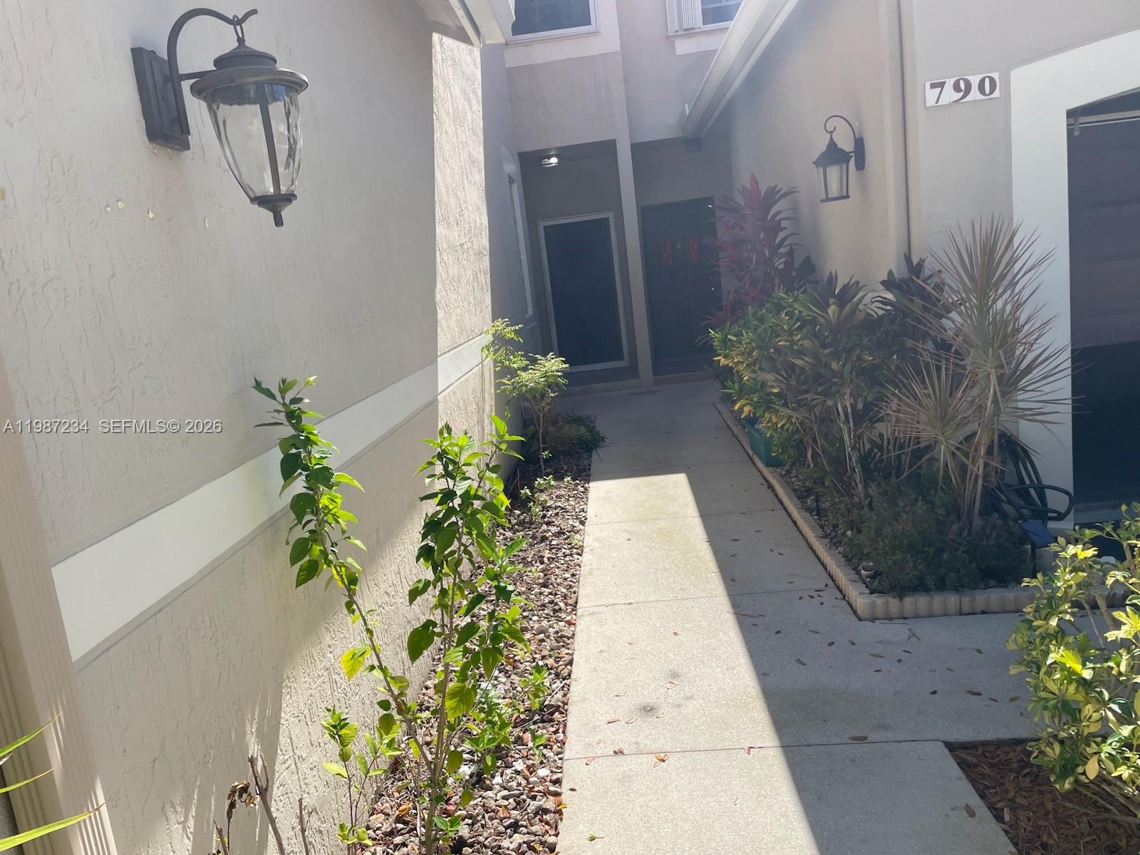 800 Sorrento Dr Weston, FL 33326