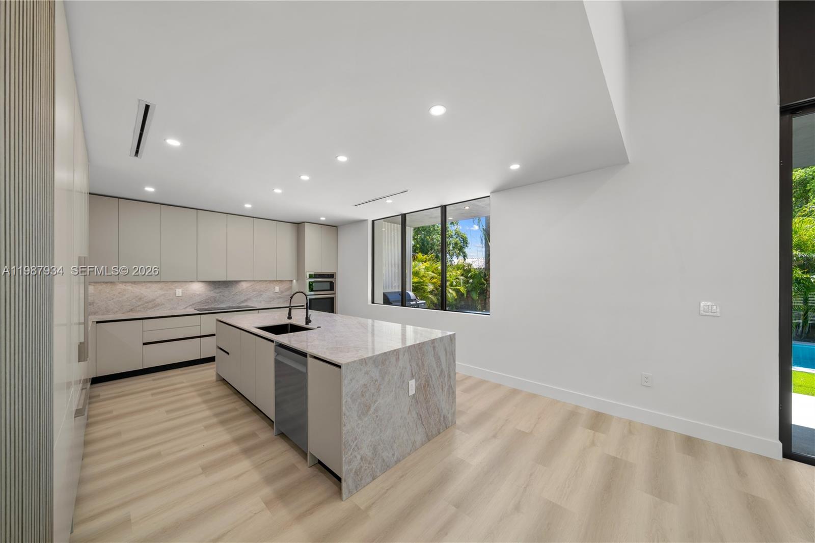 536 NW 48th St Miami, FL 33127