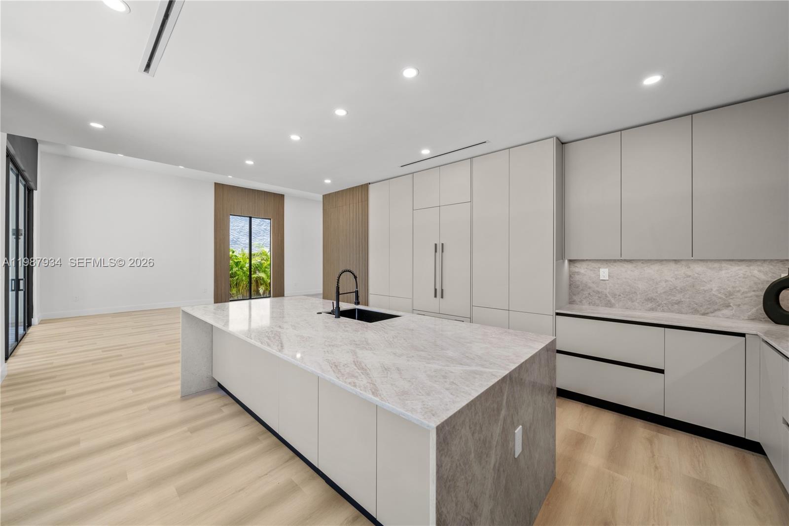 536 NW 48th St Miami, FL 33127