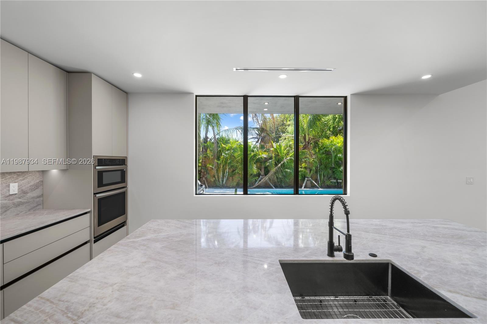 536 NW 48th St Miami, FL 33127